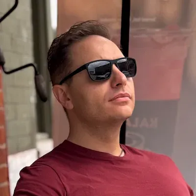 Aaron Holbrook. Maker, Writer, Lifelong Learner.